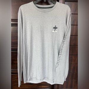Men's size large- Vineyard Vines dunes tee in light gray - like new